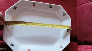 Dos bandejas de porcelana con flores