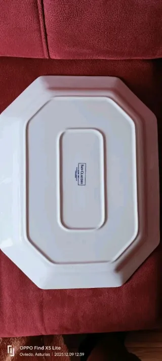 Dos bandejas de porcelana con flores