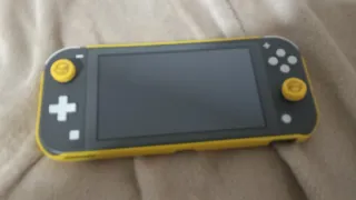 Nintendo Switch Lite Pikachu