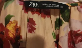 Blusa floral con volantes