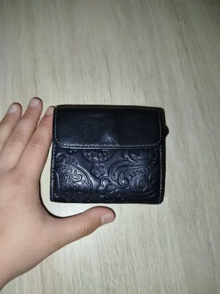 Cartera de piel auténtica grabada