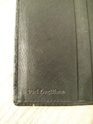 Cartera de piel auténtica grabada