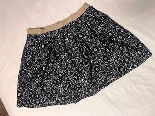 Minifalda Massimo Dutti floral T.38