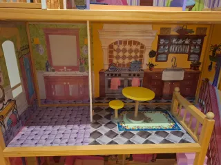 Casa de muñecas rosa