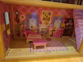 Casa de muñecas rosa