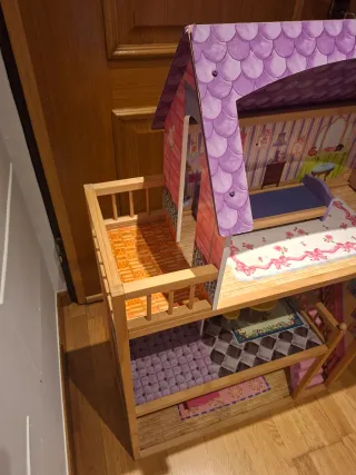 Casa de muñecas rosa