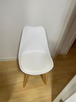Sillas Nórdicas Blancas y Madera