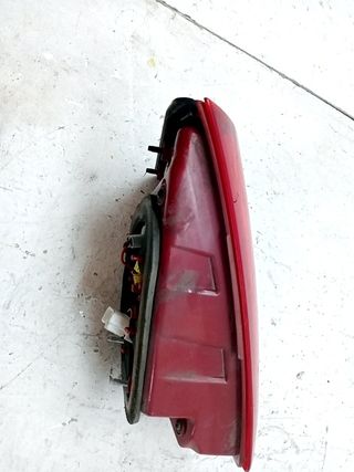 PILOTO TRASERO DERECHO INTERIOR KIA SPORTAGE III (SL)