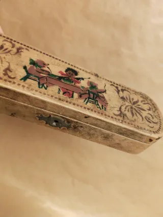 plumier madera antiguo decorado