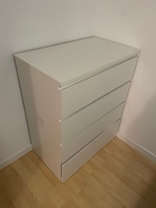 Cómoda 4 cajones casi nueva