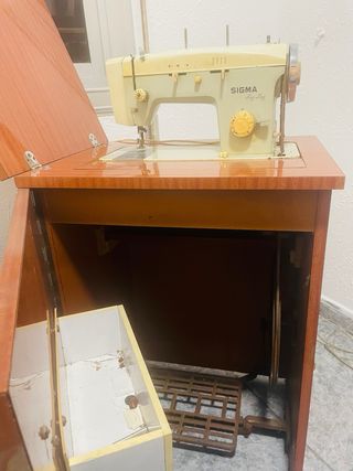 Máquina de coser Sigma Zig Zag con mueble