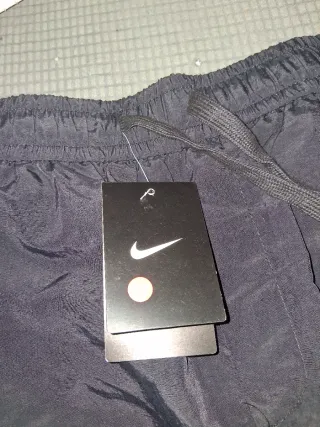 Pantalones cortos, dos modelos diferentes NIKE.