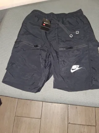 Pantalones cortos, dos modelos diferentes NIKE.