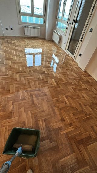 Acuchillado y barnizado de suelos de madera