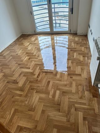 Acuchillado y barnizado de suelos de madera