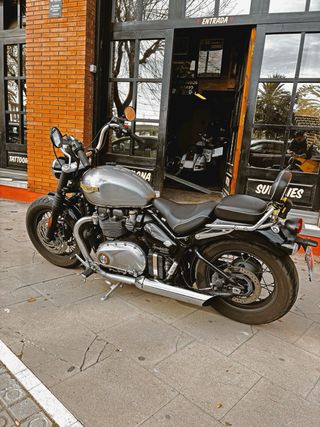 Triumph Speedmaster 1200 Estilo Bobber Dic. 2023