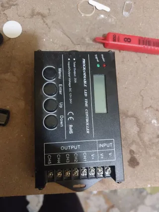 Vendo acquario completo di arredi, come da foto.