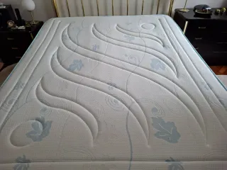 Cama 150x200 Base Tapizada + Colchón