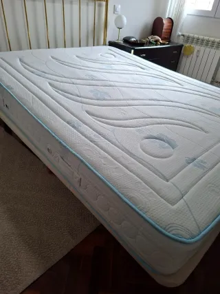 Cama 150x200 Base Tapizada + Colchón