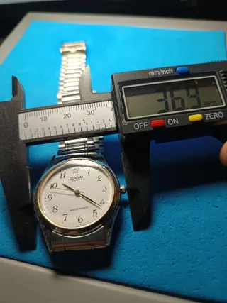 Reloj Casio Quartz Plata y Blanco