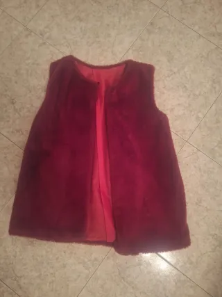 Chaleco burdeos peludo
