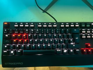 Teclado Mecánico Strike Pro Negro/Rojo