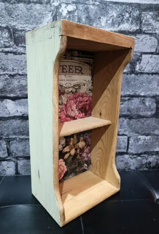 Cajón antiguo decorado a mano