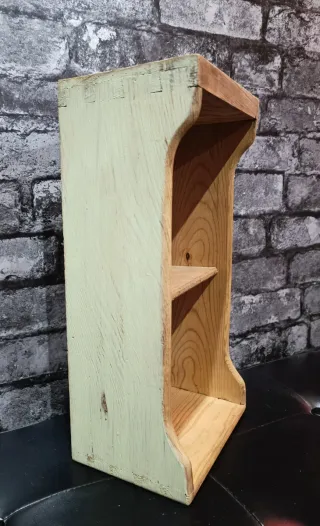 Cajón antiguo decorado a mano