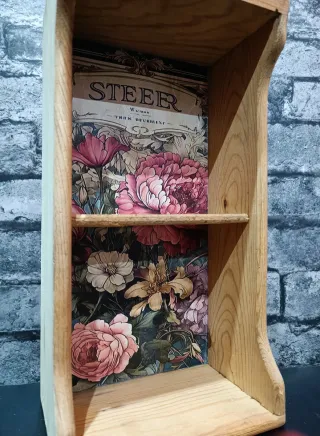 Cajón antiguo decorado a mano