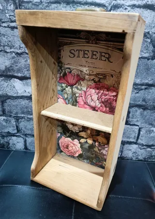 Cajón antiguo decorado a mano