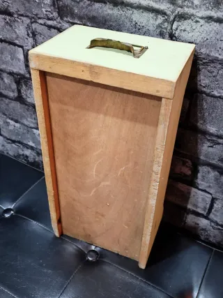 Cajón antiguo decorado a mano