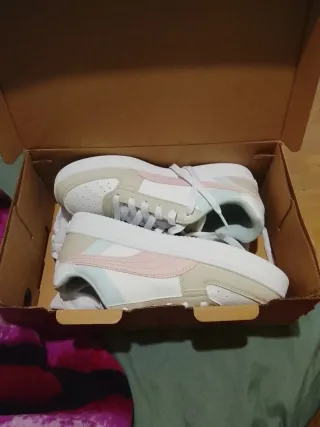 Zapatillas Puma Mujer Blancas y Rosas