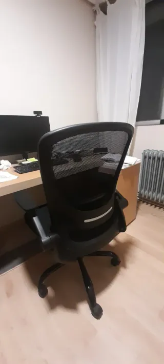 Silla de oficina-escritorio ergonómica.