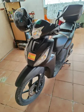 Honda Visión 110cc Scooter