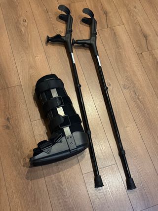 Bota Ortopédica Walker y Muletas