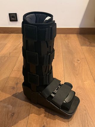 Bota Ortopédica Walker y Muletas
