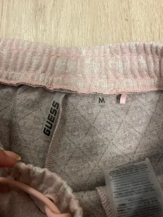 Pantalón Guess rosa y blanco