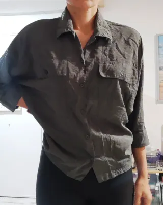 Camisa Mango gris verdoso