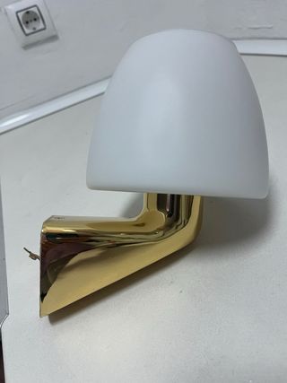 Aplique de pared dorado y blanco