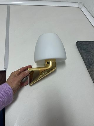 Aplique de pared dorado y blanco