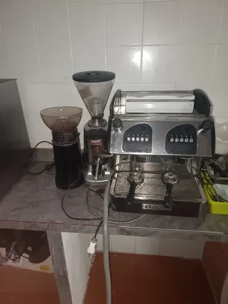 Macchina da caffè Expobar e 2 macinacaffè!