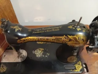 Máquina de coser antigua SINGER