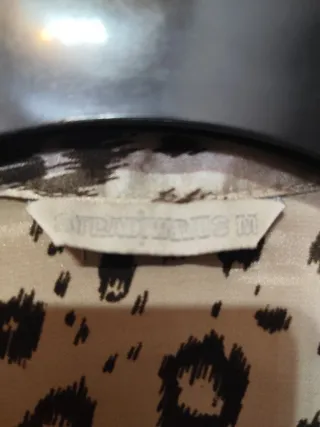 Camisa satinada estampada leopardo