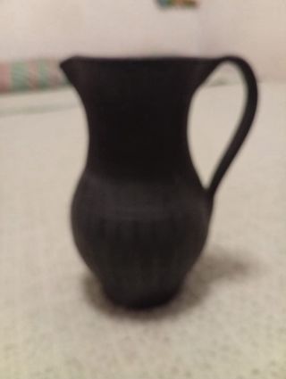 Jarrón de cerámica negro y gris