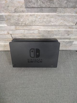 Nintendo Switch con dock, custodia e accessori nuovi
