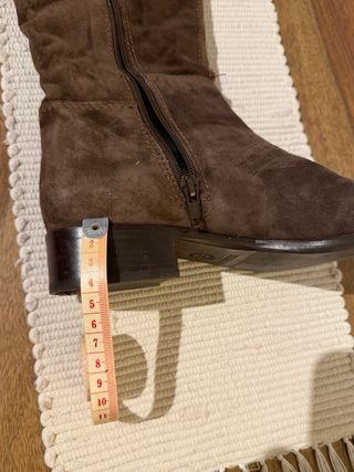 Stivali e borsa in camoscio marrone