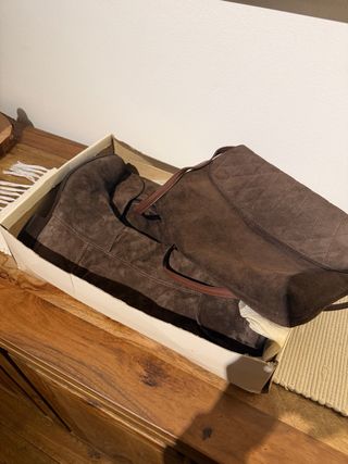 Stivali e borsa in camoscio marrone