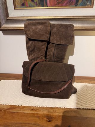 Stivali e borsa in camoscio marrone
