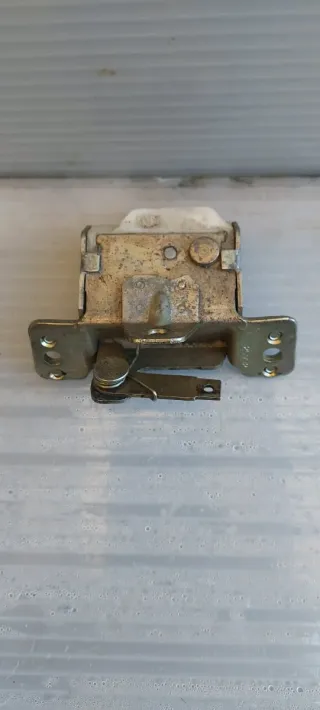 Fecho Mala Opel Corsa A