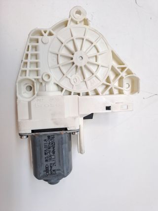 MOTOR ELEVALUNAS TRASERO DERECHO AUDI A1 SPORTBACK (8XF)
